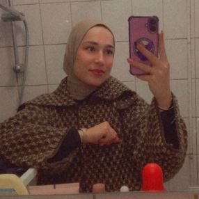 Latifa, Babysitter in Groningen