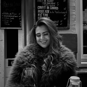 Leah, Oppas in Uden