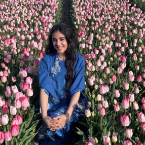 Dua, Babysitter in Wateringen