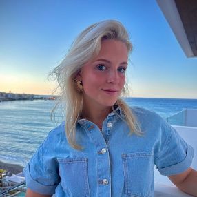 Mirte, Babysitter in Leusden
