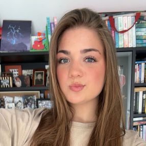 Roos, Babysitter in Nuenen