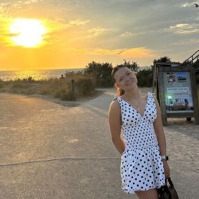 Djenisha, Babysitter in Bunschoten-Spakenburg