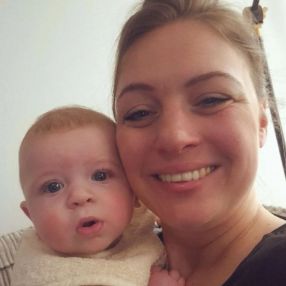 Angela, Gezin in 's-Gravendeel