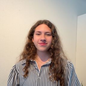 Marlot, Babysitter in Maasland