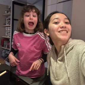 Anyelir, Babysitter in Naarden