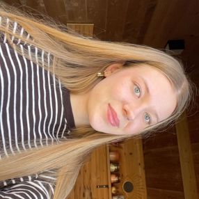 Laura, Babysitter in Damwald