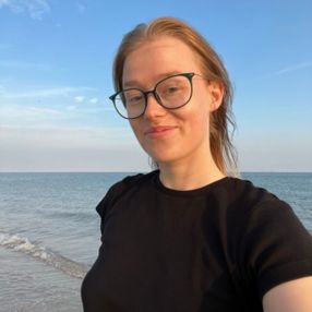 Nanda, Babysitter in Katwijk