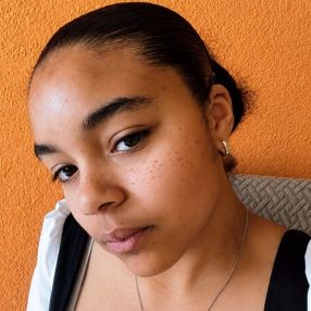 Shekhinah, Babysitter in Vianen