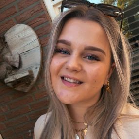 Suus, Babysitter in Geesteren