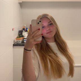 Dewi, Babysitter in Noord-Scharwoude