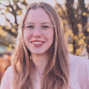 Mara, Babysitter in Dedemsvaart