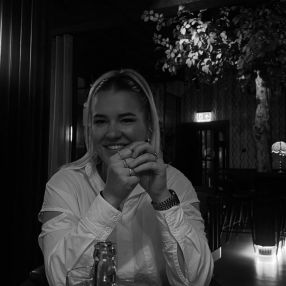Lena, Babysitter in Bakel