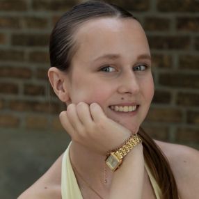 Nikki, Babysitter in Beneden-Leeuwen