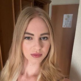 Lena, Babysitter in Heerde