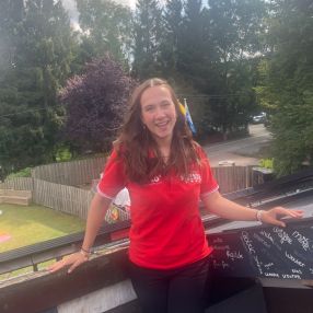 Esmee Neijenhuis, Babysitter in Joure