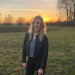 Isabel, Babysitter in Haalderen