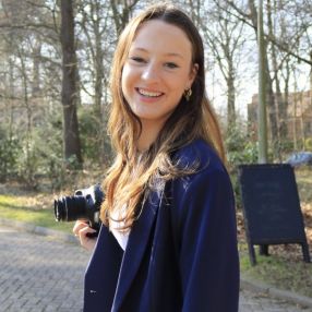 Jasmine, Babysitter in Naarden