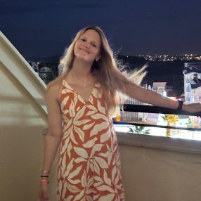 Amber, Babysitter in Belfeld