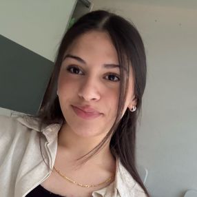 Dounia, Babysitter in Krommenie