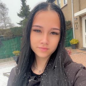 Evony, Babysitter in Tegelen