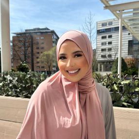 Youssra, Babysitter in Heemskerk