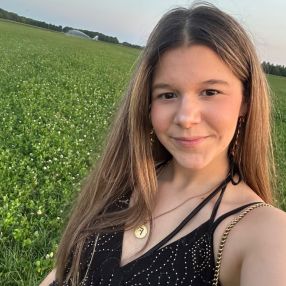 Fleur, Babysitter in Nederweert