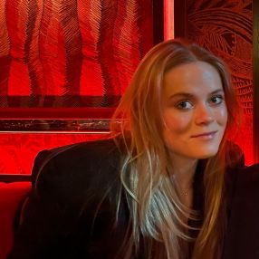 Frederique, Oppas in Aerdenhout