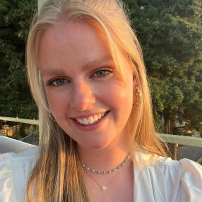 India, Babysitter in Nieuw-Vennep
