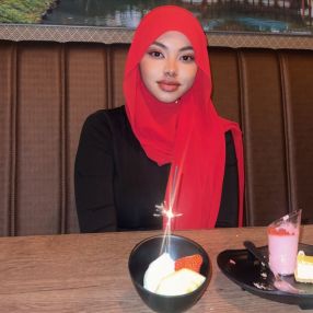 Aliya, Oppas in Waalwijk