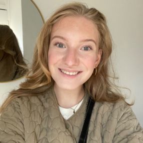 Esmée, Babysitter in Heerenveen