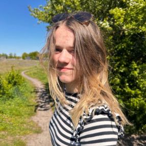 Lotus, Babysitter in Boekel