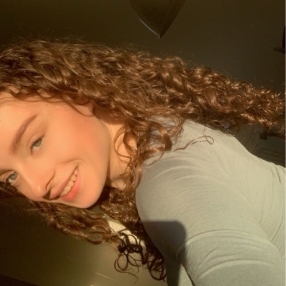 Femke, Babysitter in Esch