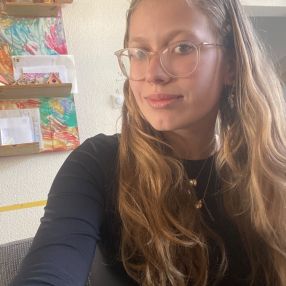 Iris, Babysitter in Wormerveer
