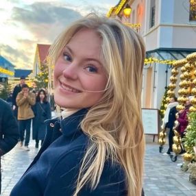 Charlotte-Sophie, Oppas in Oldenzaal