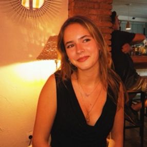 Lana, Babysitter in Huissen
