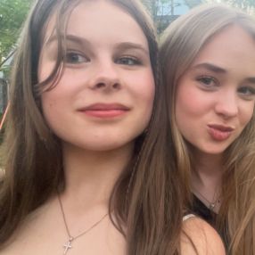 Norah, Oppas in Edam