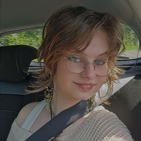 Evie, Babysitter in Leiderdorp