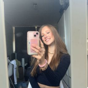Shirley, Oppas in Hellevoetsluis
