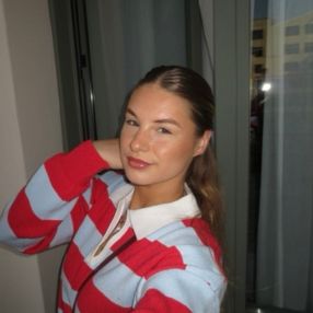 Lizzie, Babysitter in Weesp