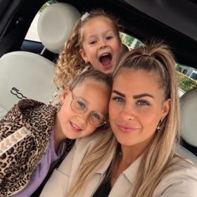Angela, Gezin in De Lier