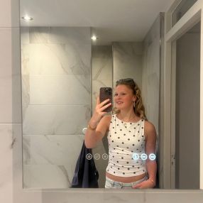 Aniek, Babysitter in Haaksbergen