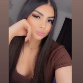 Medine, Babysitter in Vlaardingen