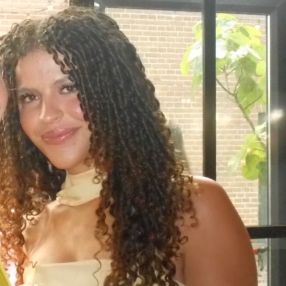 Yeliz, Oppas in Tiel