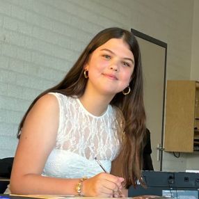 Famke, Babysitter in Dodewaard