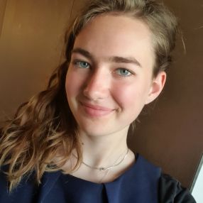 Lela, Oppas in Landsmeer