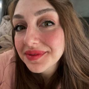 Nora, Babysitter in Koog aan de Zaan