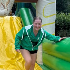 Amber, Babysitter in Bleiswijk