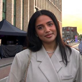 Siedra, Oppas in Assen