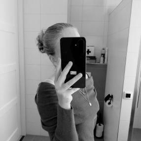 Eva, Babysitter in Huis ter Heide