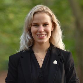 Fay, Oppas in Wageningen